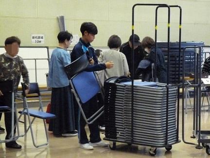 会場準備をする様子